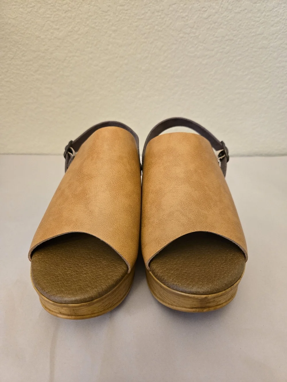 Joli Snob Womens Wedge Sandel Sz 8W Tan Faux Leather Adj Back Strap Summer